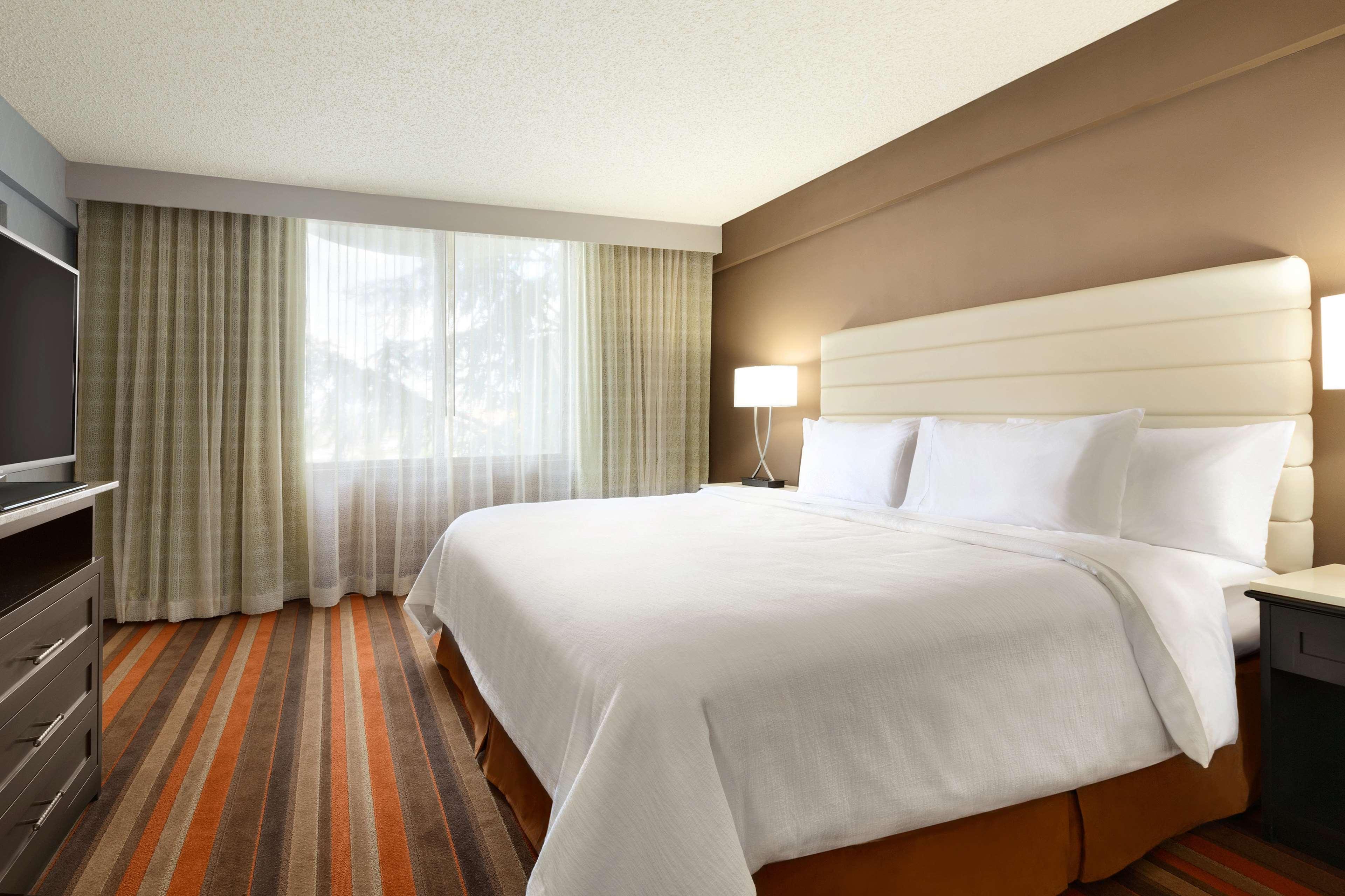 Embassy Suites By Hilton Oklahoma City Will Rogers Airport Exterior foto