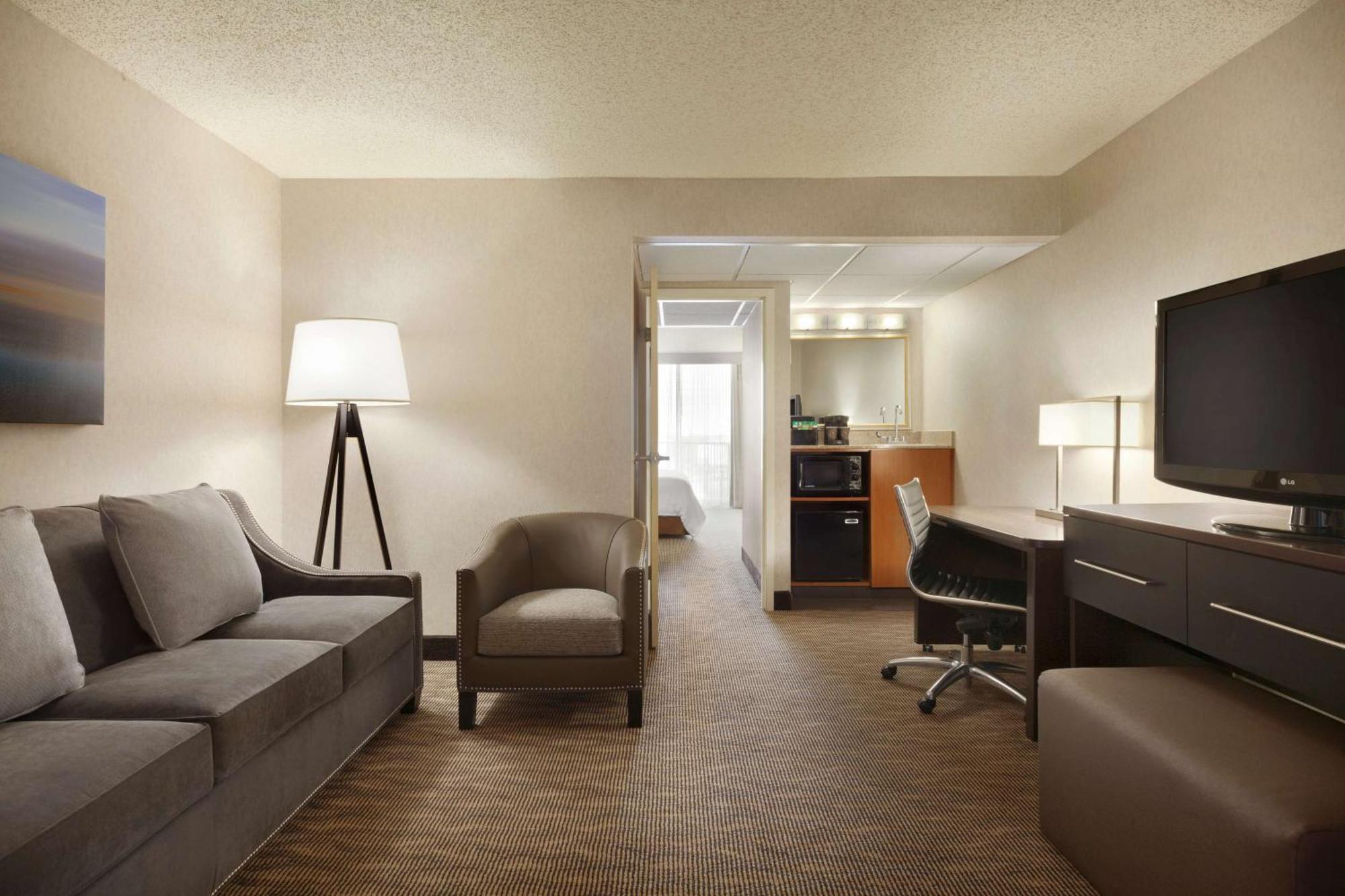 Embassy Suites By Hilton Oklahoma City Will Rogers Airport Exterior foto